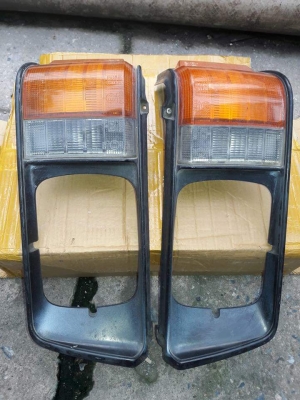 ขายอะไหล่รถตู้ครอบไฟหน้าL300 สวยๆตามภาพคู่ละ1600-รวมส่งทั่วไทย สนใจ081-791-5677