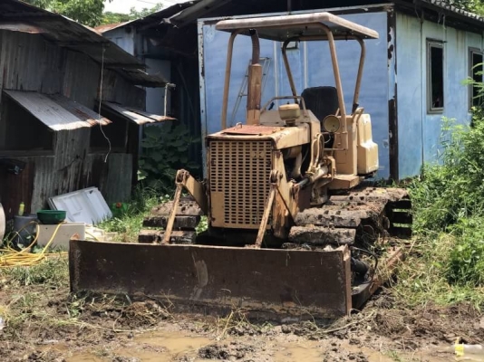 ขาย 99,000 บาท KOMATSU D20-3 เครื่องดี. เกียรดี. โช่หนา. ตีนเป็ด เอกสารชื้อขาย  รถอยู่ กทม โทร&amp;ไอดีไลน์ 0610710285