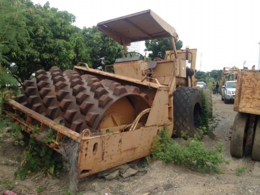 ขาย 395,000  รถบดล้อหนาม BETELLI  2 เพลา เครื่องดี. เกียร์ดี ล้อหนาม สภาพพร้อมใช้ เอกสารชื้อขาย รถอยู่ กทม. 090-772-3710 090-772-3708