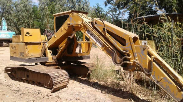 ขายรถแบคโฮ HITACHI UH 02 พร้อมมือคีบ ขายรถแบคโฮ HITACHI UH 02 พร้อมมือคีบ