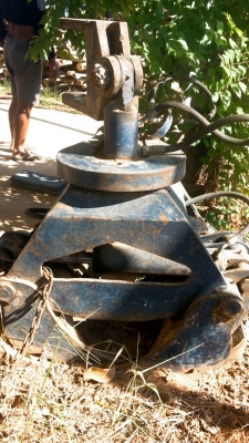 ขายรถแบคโฮ HITACHI UH 02 พร้อมมือคีบ ขายรถแบคโฮ HITACHI UH 02 พร้อมมือคีบ