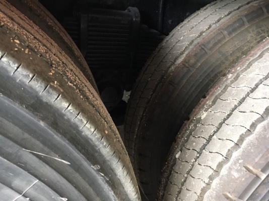 ขายรถ อีซูชุ 195 แรง เพลาเดียว(หัวเปลี่ยนใหม่ลงเล่มแล้ว) บรรทุกยางมะตอย 14,000 ลิตร ราคา 880,000 บาท ขายรถ อีซูชุ 195 แรง เพลาเดียว(หัวเปลี่ยนใหม่ลงเล่มแล้ว) บรรทุกยางมะตอย 14,000 ลิตร ราคา 880,000 บาท