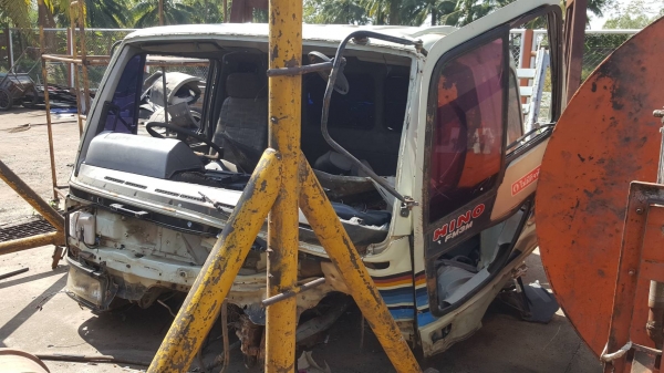 ขาย หัวเก๋ง HINO FM3M โดนด้านซ้ายมา ขายตามสภาพครับ