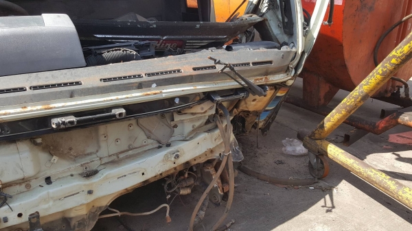 ขาย หัวเก๋ง HINO FM3M โดนด้านซ้ายมา ขายตามสภาพครับ