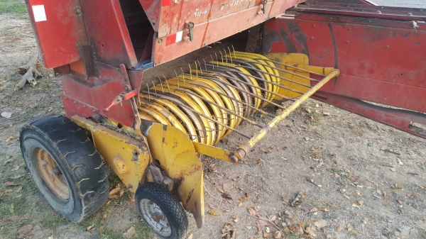 ขายเครื่องอัดฟาง รุ่นนิวฮอลแลน 276