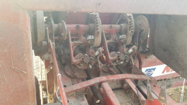 ขายเครื่องอัดฟาง รุ่นนิวฮอลแลน 276