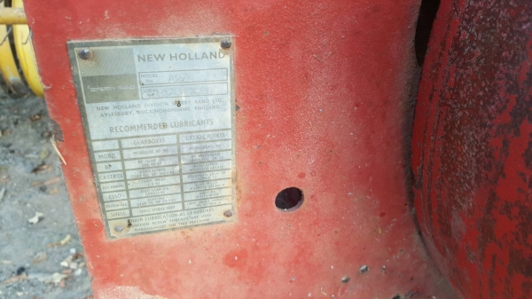 ขายเครื่องอัดฟาง รุ่นนิวฮอลแลน 276