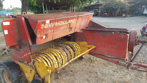 ขายเครื่องอัดฟาง รุ่นนิวฮอลแลน 276