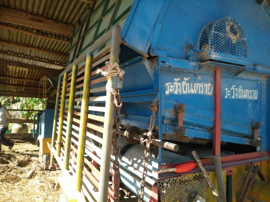 ขายรถนวดข้าว  6 ล้อ ตู้นวด  6 ฟุต เครื่อง isuzu 6bb1