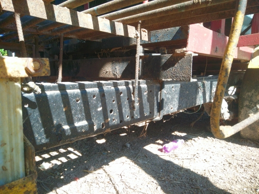 ขายรถนวดข้าว  6 ล้อ ตู้นวด  6 ฟุต เครื่อง isuzu 6bb1