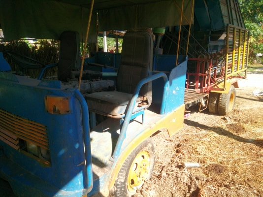 ขายรถนวดข้าว  6 ล้อ ตู้นวด  6 ฟุต เครื่อง isuzu 6bb1