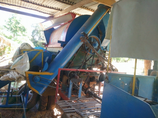 ขายรถนวดข้าว  6 ล้อ ตู้นวด  6 ฟุต เครื่อง isuzu 6bb1