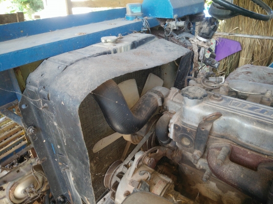 ขายรถนวดข้าว  6 ล้อ ตู้นวด  6 ฟุต เครื่อง isuzu 6bb1