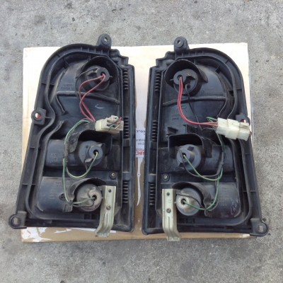 ขายไฟท้ายนิสสันNV 1คู่ ขายไฟท้ายนิสสันNV 1คู่