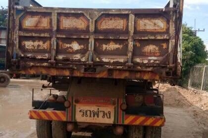 ขาย 650,000 บาท HINO ZM 260 แรง 2 เพลา +เชมิดั้ม 2 คาน ยาว 7.5 เมตร เครื่อง K13D-260 แรง หัวบาง ยางดี คัสชีสวย เอกสารเล่มทะเบียน  สินค้าอยู่  ศรีสะเกษ โทร090-772-3708,090-772-3710