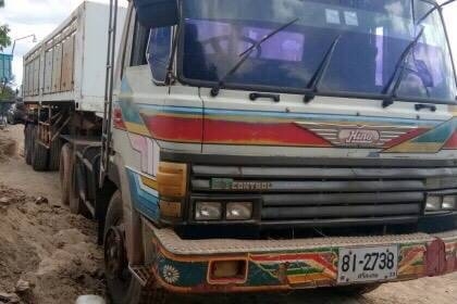 ขาย 650,000 บาท HINO ZM 260 แรง 2 เพลา +เชมิดั้ม 2 คาน ยาว 7.5 เมตร เครื่อง K13D-260 แรง หัวบาง ยางดี คัสชีสวย เอกสารเล่มทะเบียน  สินค้าอยู่  ศรีสะเกษ โทร090-772-3708,090-772-3710