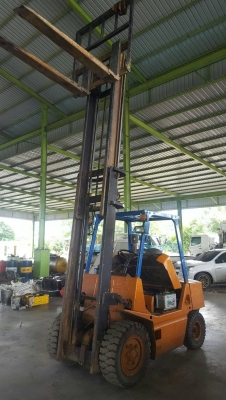 ขายรถยกโฟร์คลิฟท์ยี่ห้อTCM 3 ตัน ดีเซล เสาสูง5