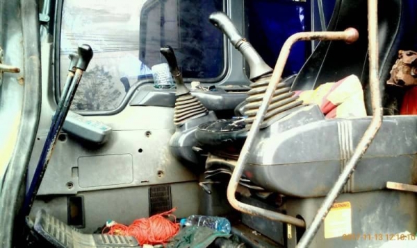 ขาย 750,000 KOMATSU Pc 200-6 S/N 93,250 เครื่องดี ปั้มแรง  เอวแน่น ช่วงล่างสวย พร้อมใช้งาน เอกสารเล่มทะเบียน รถใช้งานอยู่ นครประฐม 090-772-3710 090-772-3708