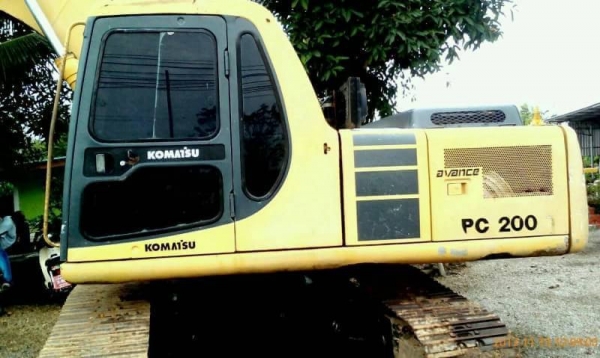 ขาย 750,000 KOMATSU Pc 200-6 S/N 93,250 เครื่องดี ปั้มแรง  เอวแน่น ช่วงล่างสวย พร้อมใช้งาน เอกสารเล่มทะเบียน รถใช้งานอยู่ นครประฐม 090-772-3710 090-772-3708