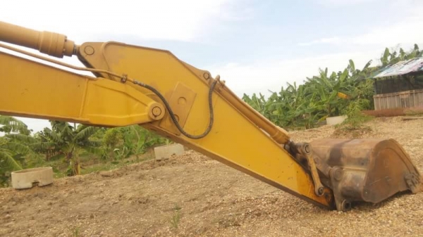 ขาย 635,000 CAT 320 V 2 ไฟฟ้าครบ  เครื่องดี ปั้มแรง เอวแน่น ช่วงล่างสวย เอกสารเล่มทะเบียน รถอยู่ นครปฐม 090-772-3710 090-772-3708