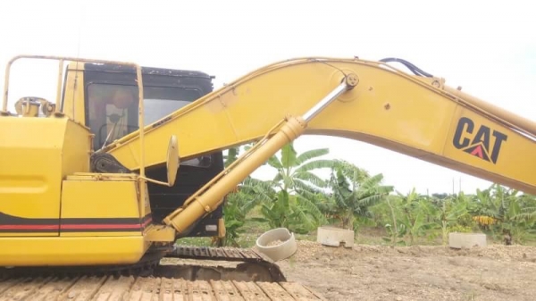 ขาย 635,000 CAT 320 V 2 ไฟฟ้าครบ  เครื่องดี ปั้มแรง เอวแน่น ช่วงล่างสวย เอกสารเล่มทะเบียน รถอยู่ นครปฐม 090-772-3710 090-772-3708