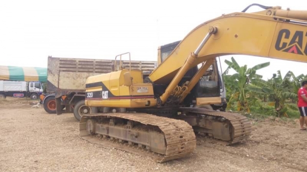 ขาย 635,000 CAT 320 V 2 ไฟฟ้าครบ  เครื่องดี ปั้มแรง เอวแน่น ช่วงล่างสวย เอกสารเล่มทะเบียน รถอยู่ นครปฐม 090-772-3710 090-772-3708