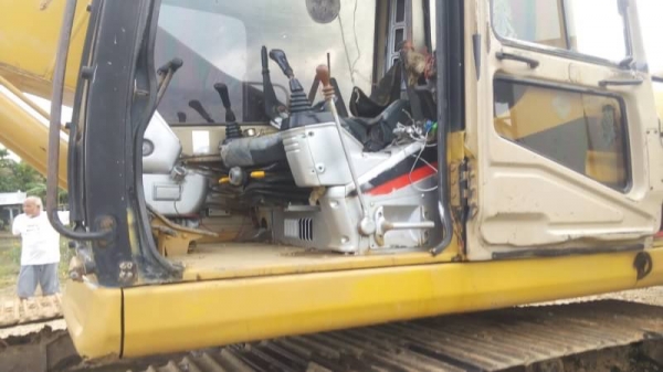 ขาย 635,000 CAT 320 V 2 ไฟฟ้าครบ  เครื่องดี ปั้มแรง เอวแน่น ช่วงล่างสวย เอกสารเล่มทะเบียน รถอยู่ นครปฐม 090-772-3710 090-772-3708