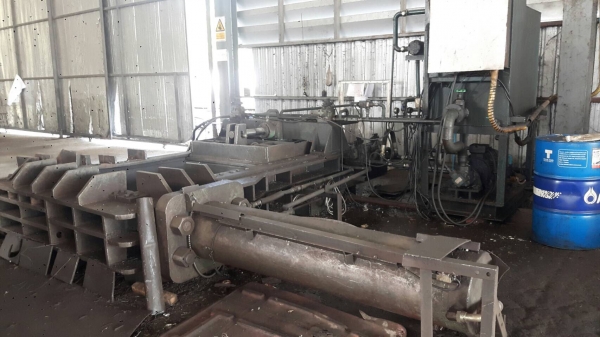 เครื่องอัดเศษเหล็ก ขนาด 200 ตัน ลูกอัดขนาด 300X300X300