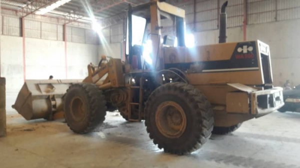 ขาย.650,000$KOMATSU.WA300-1 เอวอ่อน  เครื่องดี ปั้มแรง เกียร์สมบูณร์ ยางดี รถสวยพร้อมใช้ รถอยู่.สุพรรณบุรี 090-772-3710 090-772-3708