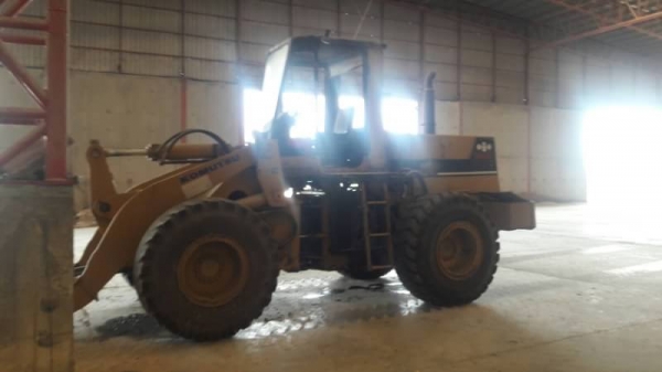 ขาย.650,000$KOMATSU.WA300-1 เอวอ่อน  เครื่องดี ปั้มแรง เกียร์สมบูณร์ ยางดี รถสวยพร้อมใช้ รถอยู่.สุพรรณบุรี 090-772-3710 090-772-3708