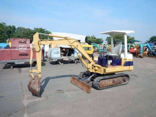 ขายถูก***รถขุด  KOMATSU  PC10-6  เก่า นอก 100\%  กว้าง 140  cm /ความยาว จากใบเกรดสุดตัวรถ  2.4 cm  /แทรคยาง /ปั้มเฟือง 3 ตอน   ยังไม่เคยใช้งานในไทย  ขายราคา210,000 บาท