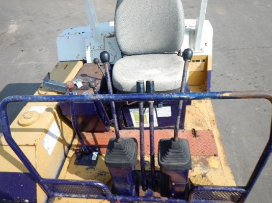 ขายถูก***รถขุด  KOMATSU  PC10-6  เก่า นอก 100\%  กว้าง 140  cm /ความยาว จากใบเกรดสุดตัวรถ  2.4 cm  /แทรคยาง /ปั้มเฟือง 3 ตอน   ยังไม่เคยใช้งานในไทย  ขายราคา210,000 บาท