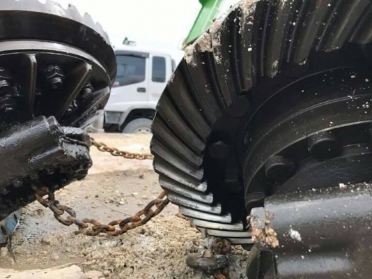 ขายเสื้อเพลา zm ยกแท่นพร้อมแหนบเฟื่องท้ายครบชุด