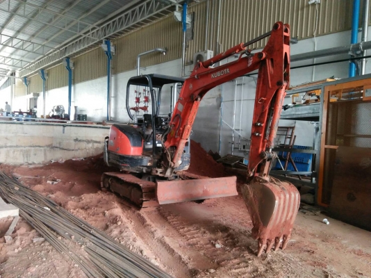 ขาย คูโบต้า pc 30 ปี 57 มือเดียวป้ายแดง 2พันกว่าชม.