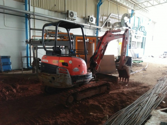 ขาย คูโบต้า pc 30 ปี 57 มือเดียวป้ายแดง 2พันกว่าชม.