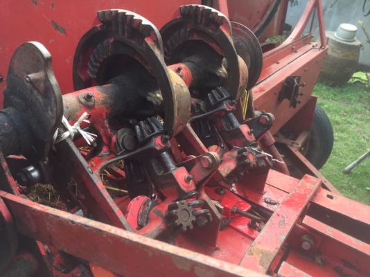 ขาย นิวฮอนแลน 276 พร้อมใช้งาน ครับ  ราคา 125,000 อยู่ อ.เมือง จ.สุรินทร์  091-0206555 เอิร์ทครับ