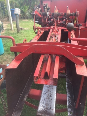 ขาย นิวฮอนแลน 276 พร้อมใช้งาน ครับ  ราคา 125,000 อยู่ อ.เมือง จ.สุรินทร์  091-0206555 เอิร์ทครับ