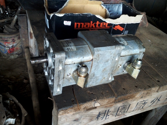 ปั๊มไฮโดรลิค2 ตอน ราคา 5000 บาท