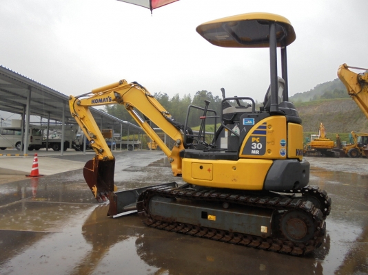 สั่งนำเข้า Komatsu PC30MR-3  062 709 1747