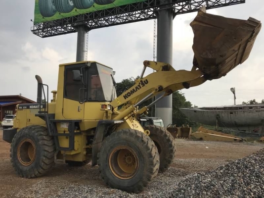 ขาย 1,250,000 บาท KOMATSU WA250-3 สภาพ 7,777 ชม. เครื่องดี เกียร์ดี สภาพสวยพร้อมใช้. เอกสารเล่มทะเบียน  รถอยู่ จ.ปทุมธานี โทร&amp;ไอดีไลน์ 0610710295