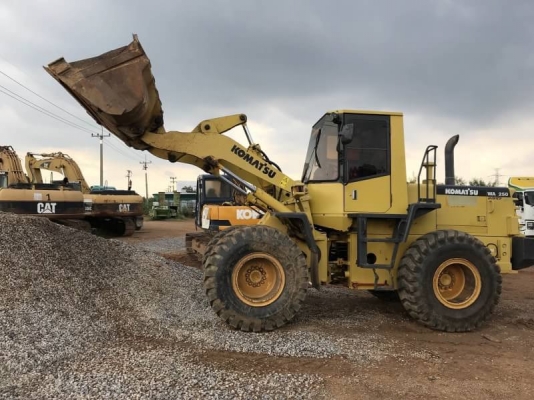 ขาย 1,250,000 บาท KOMATSU WA250-3 สภาพ 7,777 ชม. เครื่องดี เกียร์ดี สภาพสวยพร้อมใช้. เอกสารเล่มทะเบียน  รถอยู่ จ.ปทุมธานี โทร&amp;ไอดีไลน์ 0610710295