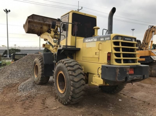 ขาย 1,250,000 บาท KOMATSU WA250-3 สภาพ 7,777 ชม. เครื่องดี เกียร์ดี สภาพสวยพร้อมใช้. เอกสารเล่มทะเบียน  รถอยู่ จ.ปทุมธานี โทร&amp;ไอดีไลน์ 0610710295