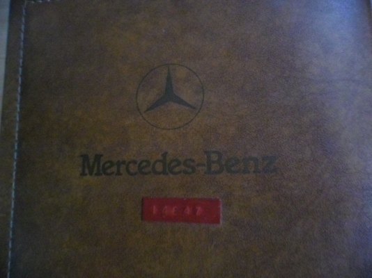 กล่องหนังใส่คู่มือ Mercedes Benz ของเก่า น่าสะสม