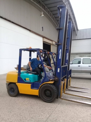 +++ ขายโฟล์คลิฟท์  KOMATSU FD30-14   ขนาด  3 ตัน  เครื่องยนต์ดีเซล  เสา  6  เมตร  เกียร์ธรรมดา  ยางตัน  (ชม. น้อยครับ)