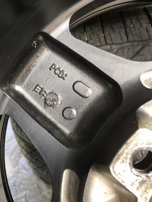 ขายล้อออฟโรดขอบ 16 กว้าง 8 ออฟ 0 MADE IN THAILAND พร้อมยาง Michelin 265 70 R16 ปี 15