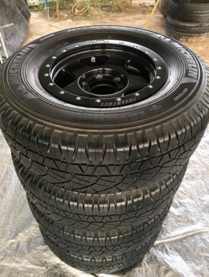 ขายล้อออฟโรดขอบ 16 กว้าง 8 ออฟ 0 MADE IN THAILAND พร้อมยาง Michelin 265 70 R16 ปี 15