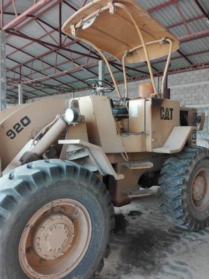 ขาย 695,000 บาท CATTERPILAR  920 สภาพเก่านอก เครื่องดี เกียร์ดี ยางสวย ต่อแขน เปิดปาก เอกสารชื้อขาย   รถอยู่ จ.กำแพงเพชร โทร&amp;ไอดีไลน์ 0610710295