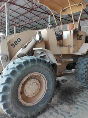 ขาย 695,000 บาท CATTERPILAR  920 สภาพเก่านอก เครื่องดี เกียร์ดี ยางสวย ต่อแขน เปิดปาก เอกสารชื้อขาย   รถอยู่ จ.กำแพงเพชร โทร&amp;ไอดีไลน์ 0610710295