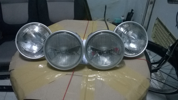 ขายไฟหน้าbmw e30แท้ 4ดวง สภาพสวย ราคา1500 โทร0924462525โส