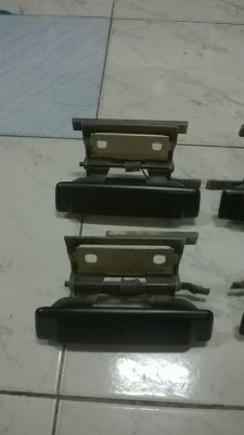 ขายมือเปิดประตูด้านนอกbmw e30 1ชุด สภาพ0k ราคา1000 โทร0924462525โส